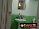 *Propiedad 34707* Apartamento en bajos de 2 cuartos, 2 baños y carposh, 25 mil USD