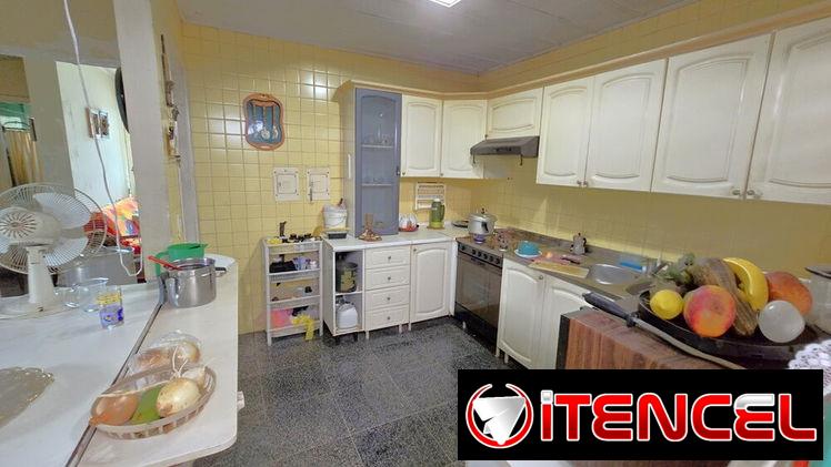 Casa de 3/4, 2 medios cuartos y garaje, en Nuevo Vedado (NV-321)