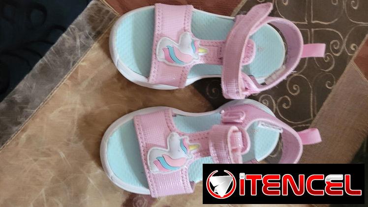 Tenis y otros calzados para niñas 2- 3 años