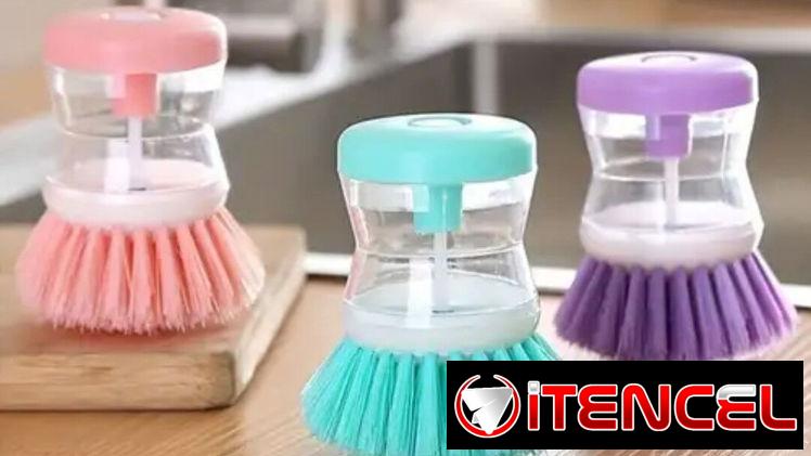 Cepillo de fuertes cerdas con espacio y botón para detergente