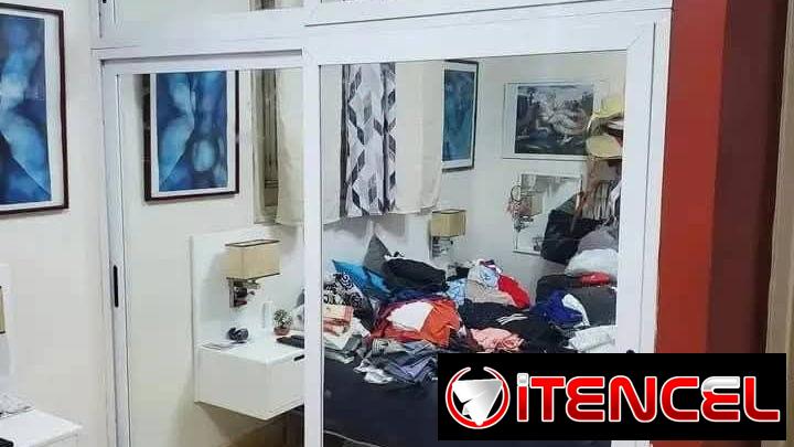 Puertas de marquetería de aluminio con cristales y melamina. Ventanas. Mamparas de baños. Closet de espejos ect