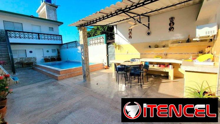 Casa con piscina en Guanabo