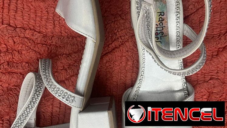 Sandalias y chancletas y tenis  para niñas