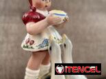 Porcelana . Lampara , tazas de café y revistero de caoba