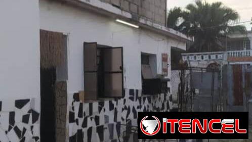 *$8500usd SIN AJUSTE. En venta casa con garaje en Arroyo Naranjo, Los Pinos. Punto de referencia: Combinado de Vieja Lin
