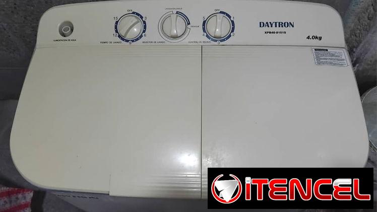 Lavadora semiautomática de 4 kg  Dayrtron de uso