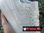 Tenis Air Force y modelo botica
