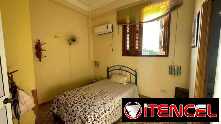 Se alquila departamento de 2 habitaciones y dos baños en zona de letras del vedado RAl0035
