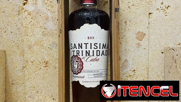 Ron Santísima Trinidad de Cuba 15 Años en su estuche