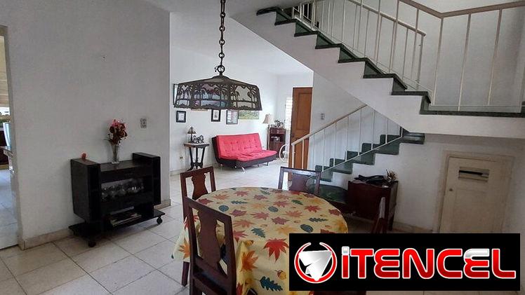 Casa de 2 plantas, 3/4 y 1/2 y garaje en Nuevo Vedado (NV-318)