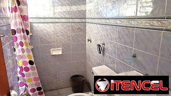 Casa de 2/4 y 1/2, 2 niveles, carposh, en Marianao (M-22)
