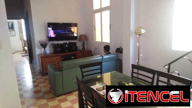 REBAJA DE 75 A 65 mil USD. Casa de 5 cuartos y 3 baños en Plaza de la Rev.