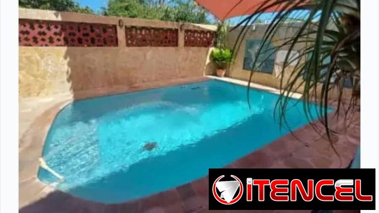 Se renta casa Aimara 5 habitaciones a 1 cuadra del mar de Guanabo con piscina y sus paneles solares. Whatssap 5 2959440
