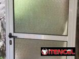 Se realizan trabajo de carpintería y cristalería directamente con el dueño