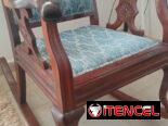 Juegos de sillones de caoba con una mesita antiguos en 200usd