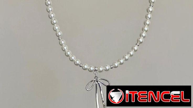 Collares para todo tipo de ocasión: perlas, caracoles, cadenas, dorados, plateados, estrellas