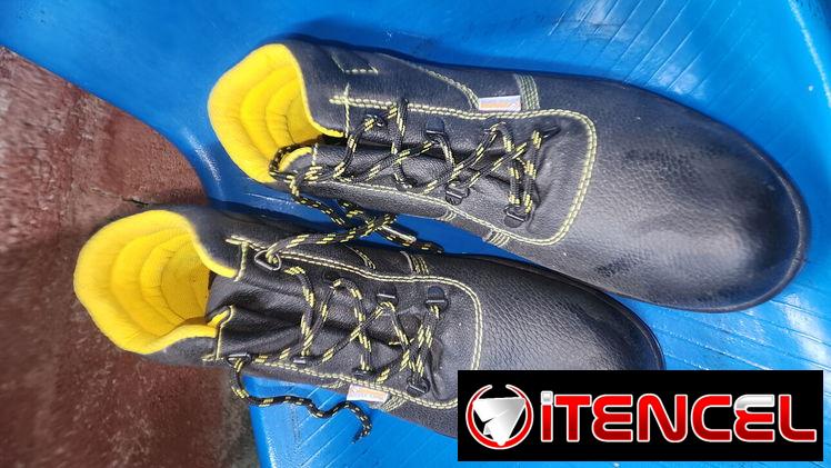 Botas de hombre de trabajo en 8000 cup, llamar o escribir al 56405434, tengo domicilio en de Boyeros Altura de la Habana