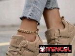 Tenis y vestido de mujer