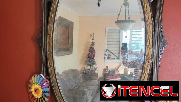 Espejo de la colección privada de la colección privada de Dulce María Loynaz
