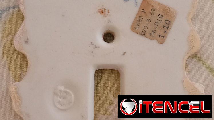 Tapa antigua de porcelana para interruptor