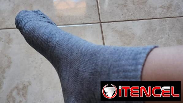 Medias gris blanca y negras