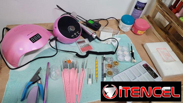 (🟢 precio negociable🟢) VENDO MESA DE UÑAS para empezar negocio
