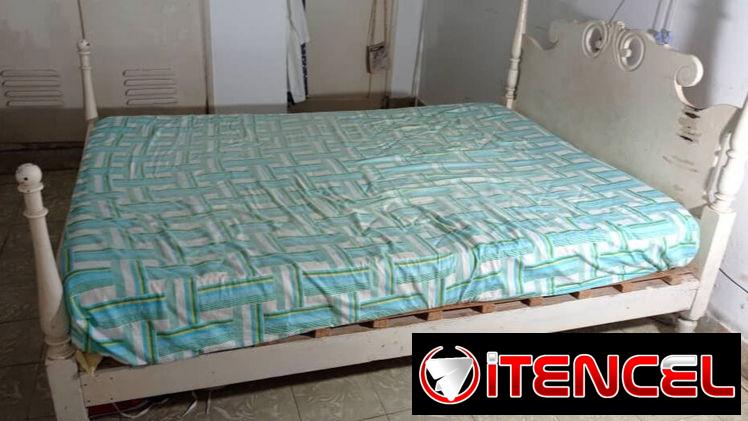 Juego de cuarto antiguo
