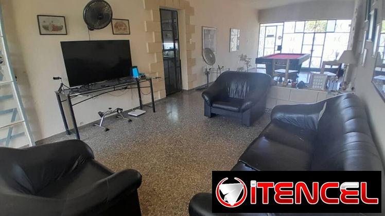 Venta de casa independiente en Fontanar ( 70 vacía 80 mil con todo