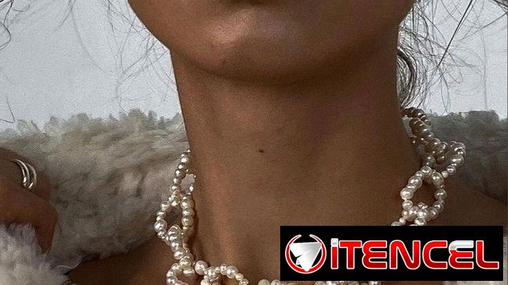 Collares para todo tipo de ocasión: perlas, caracoles, cadenas, dorados, plateados, estrellas