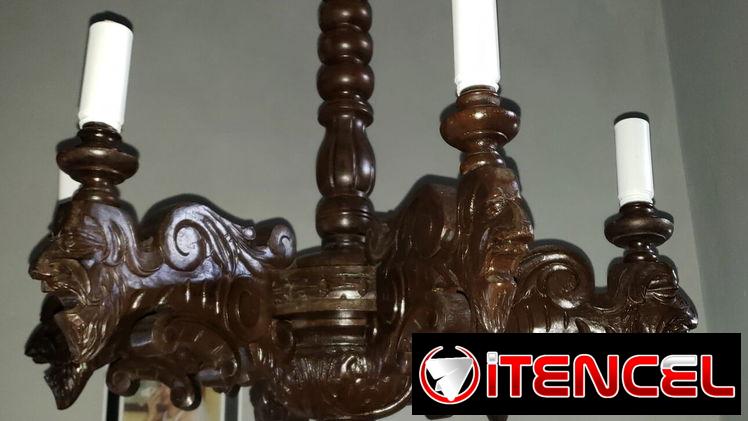 Lámpara de Techo Antigua de Madera Tallada de Caoba en 200 USD