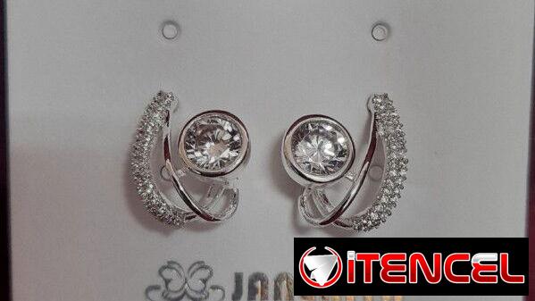 Finos Aretes plateados _Oro Laminado y Cadenas Pandora.