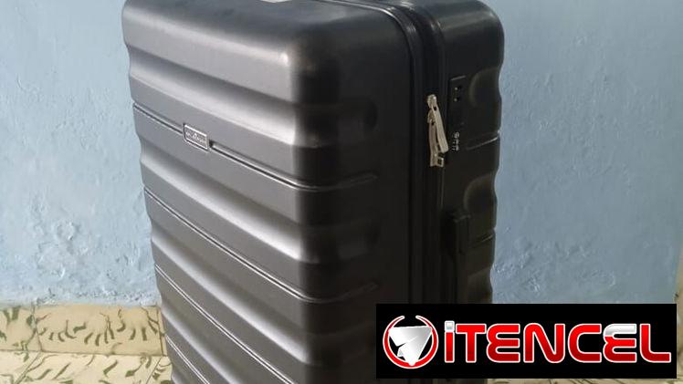 Maletas plástica 4 ruedas dobles 23 kg  capacidad 92lt