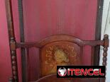 Cama personal antigua de niño