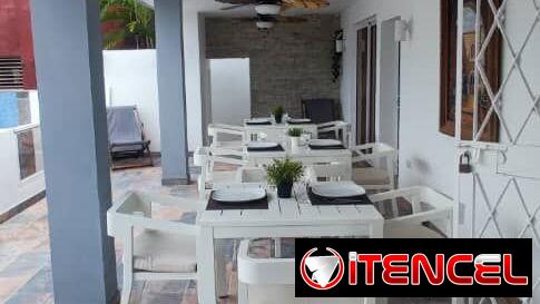 🏩Piscina,habitaciones, confort.