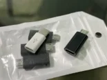 Tengo adaptadores para móviles con muchas combinaciones