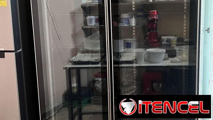 Nevera exhibidora doble puerta, marca XINGX.