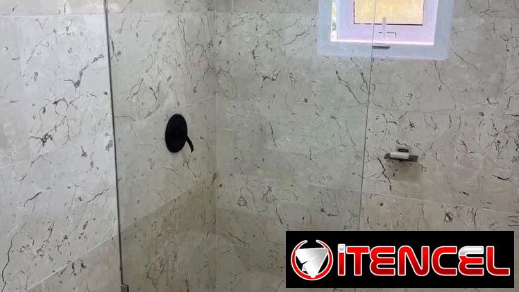 Paño fijo de cristal para baño