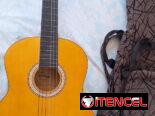Vendo guitarra acústica poco uso con su funda y cuerdas de repuesto
