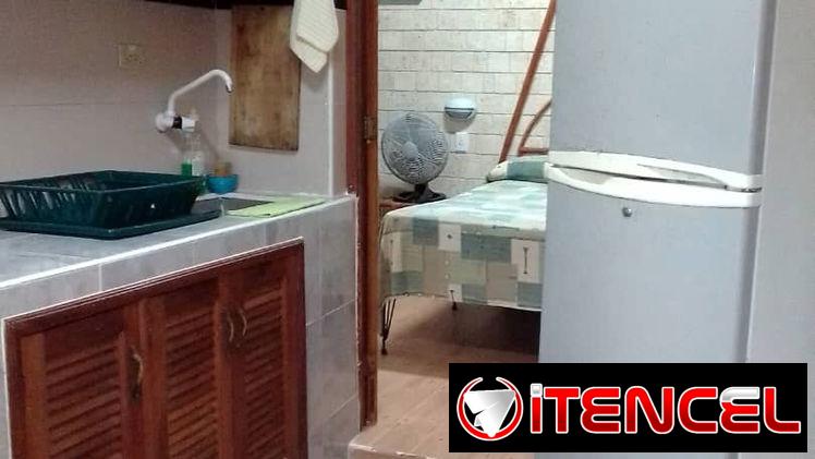 Se renta casa de una habitación sin piscina a 3 cuadras de la playa. 58858577