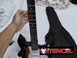Guitarra Eléctrica Marca Lyx Pro, con muy poco uso. Incluye su amplificador, afinador y estuche todo original, acabada d