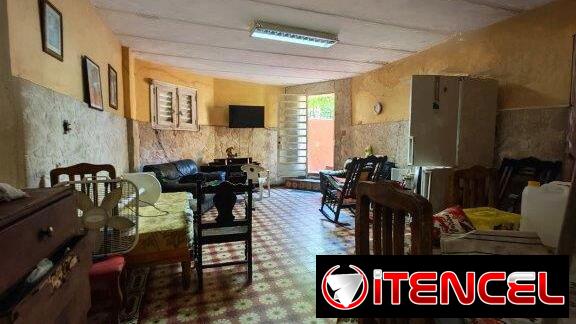 Vedado 27 y N Apto Puerta Calle Con Portal 3/4,Sala-Comedor,2Entradas Indpndtes,Con Algunas Cosas Dentro,Tlf Fijo,””No G