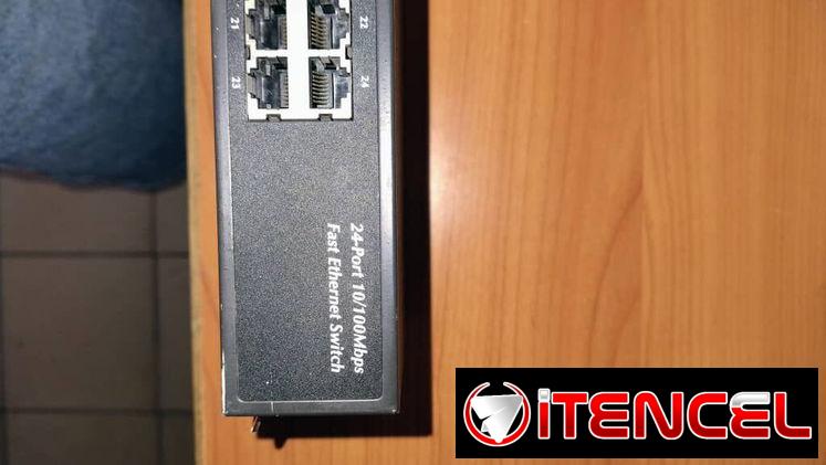 Switch de RED LAN marca Planet 24 puertos + 2 rollos de cables de red