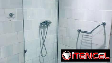 Mamparas de duchas y Paños fijos originales importados llamar 5️⃣3️⃣6️⃣0️⃣2️⃣9️⃣2️⃣3️⃣ o contactar x WhatsApp interesado