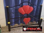 Camas de corazón de hierro