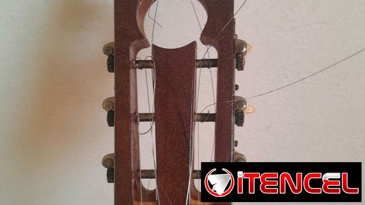 Se vende un tres con su estuche incluido.