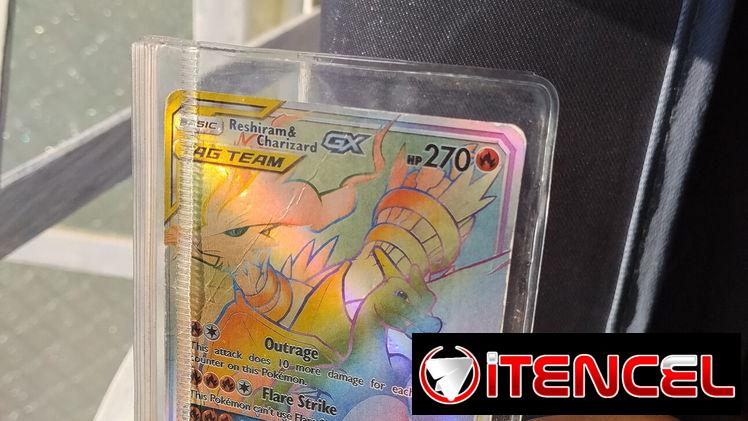 Vendó Carta de Pokémon de Reshiram y Charizard