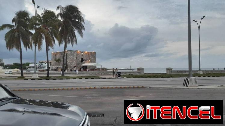RENTA EN EL VEDADO FRENTE AL MALECÓN HABANERO, apartamento+53 52463651 L