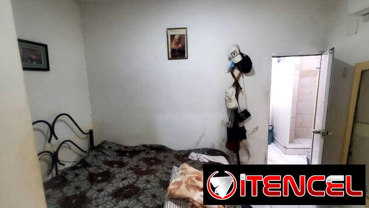 12500 usd vendo apartamento en el vedado es interior más q céntrico ubicado en 23 y G es en bajos de 1/4 con vestidor (q