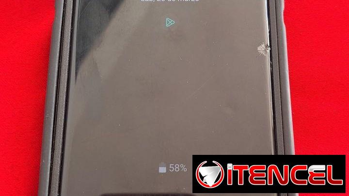Samsung s23 ultra con detalle en pantalla no influyen en nada 250usd