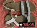 Sandalias y chancletas y tenis  para niñas